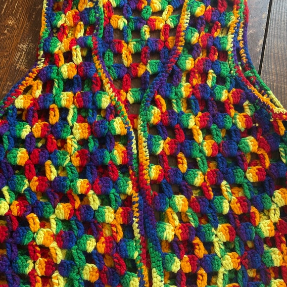 CROTCHED multi color Vest - Picture 2 of 6